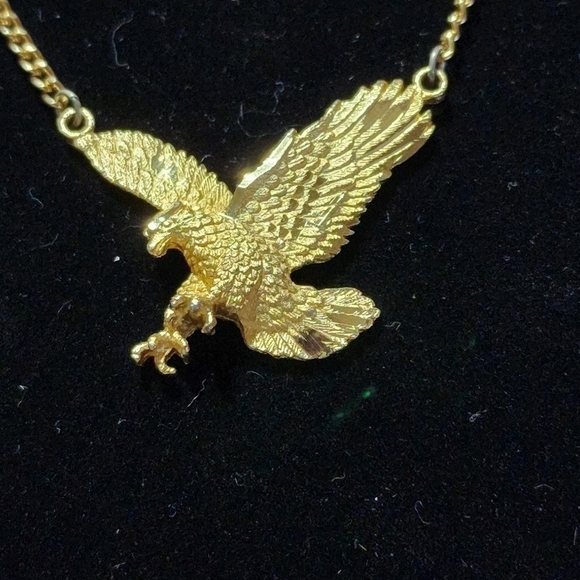 Vintage Mans Large Goldtone 3D Eagle Hawk pendant Necklace 20" - Picture 4 of 9